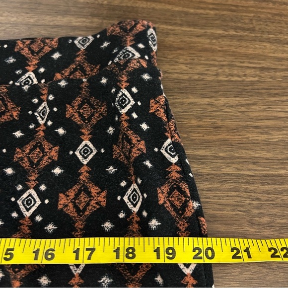 Torrid Stylish Black and Orange Patterned Skirt 1X - Picture 6 of 8
